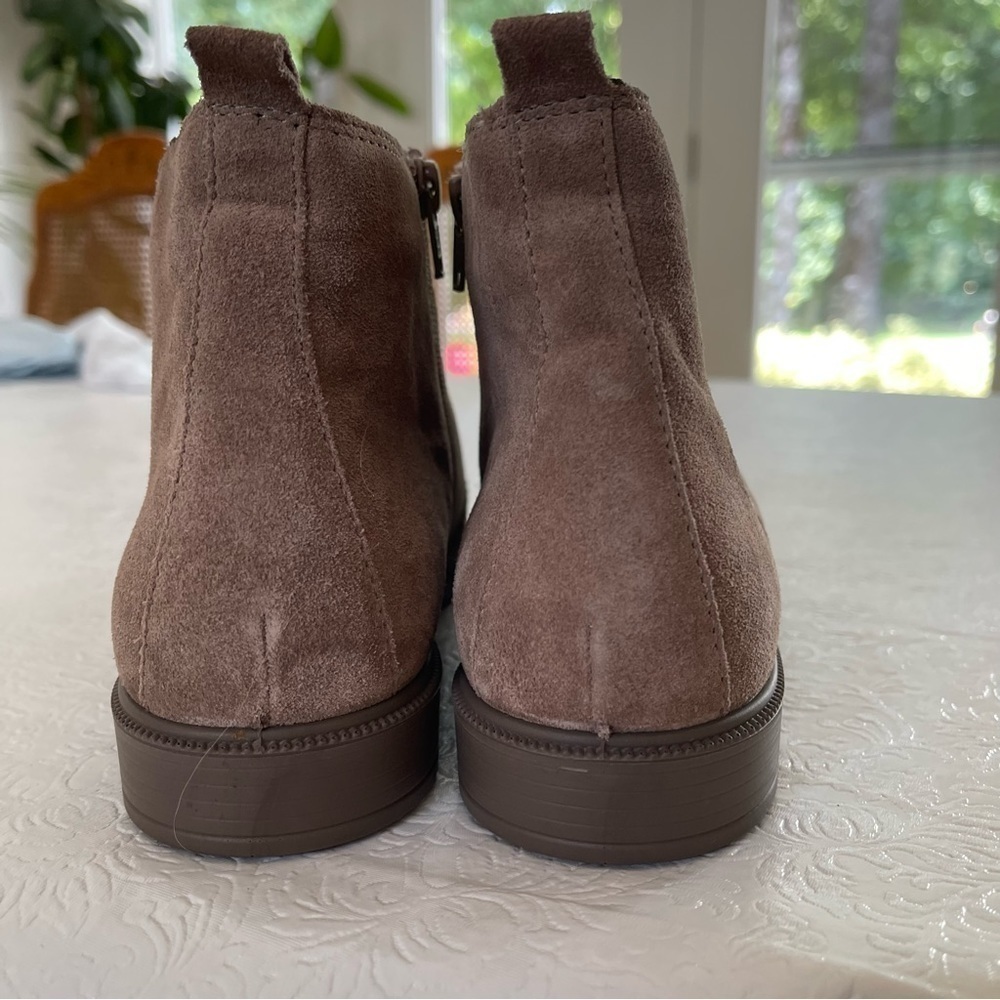 NWOB Hotter County Chelsea Boot Tan Suede US Size 9 - Picture 7 of 16